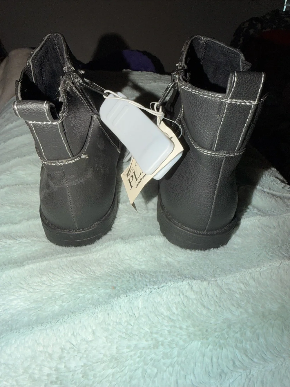 Place Black Chelsea Toddler Boots with White Stitching